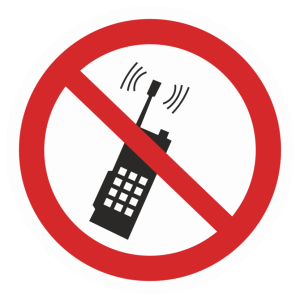 Наклейка P-18 «Запрещается пользоваться мобильным (сотовым) телефоном или переносной рацией»